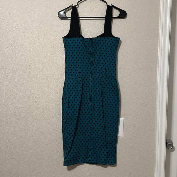 Switchblade Stiletto pin up dress - Picture 2 of 3